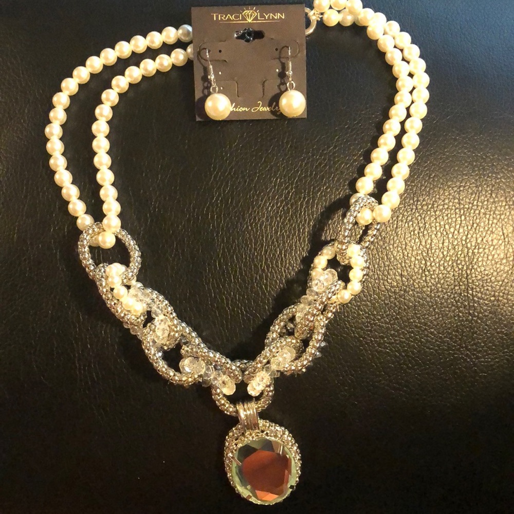 Necklace and earrings set